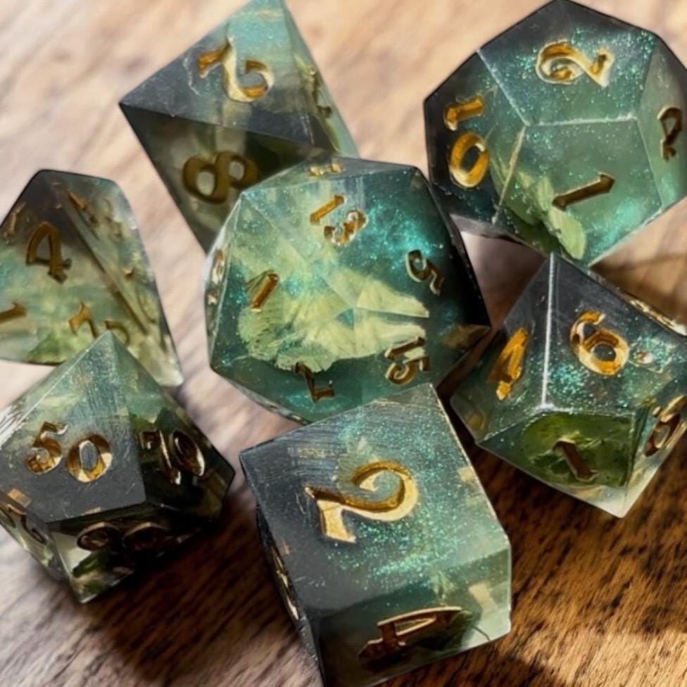 Hidden Luck Authentic Four-Leaf Clover Nature Druid 7 Piece Dice Set DND