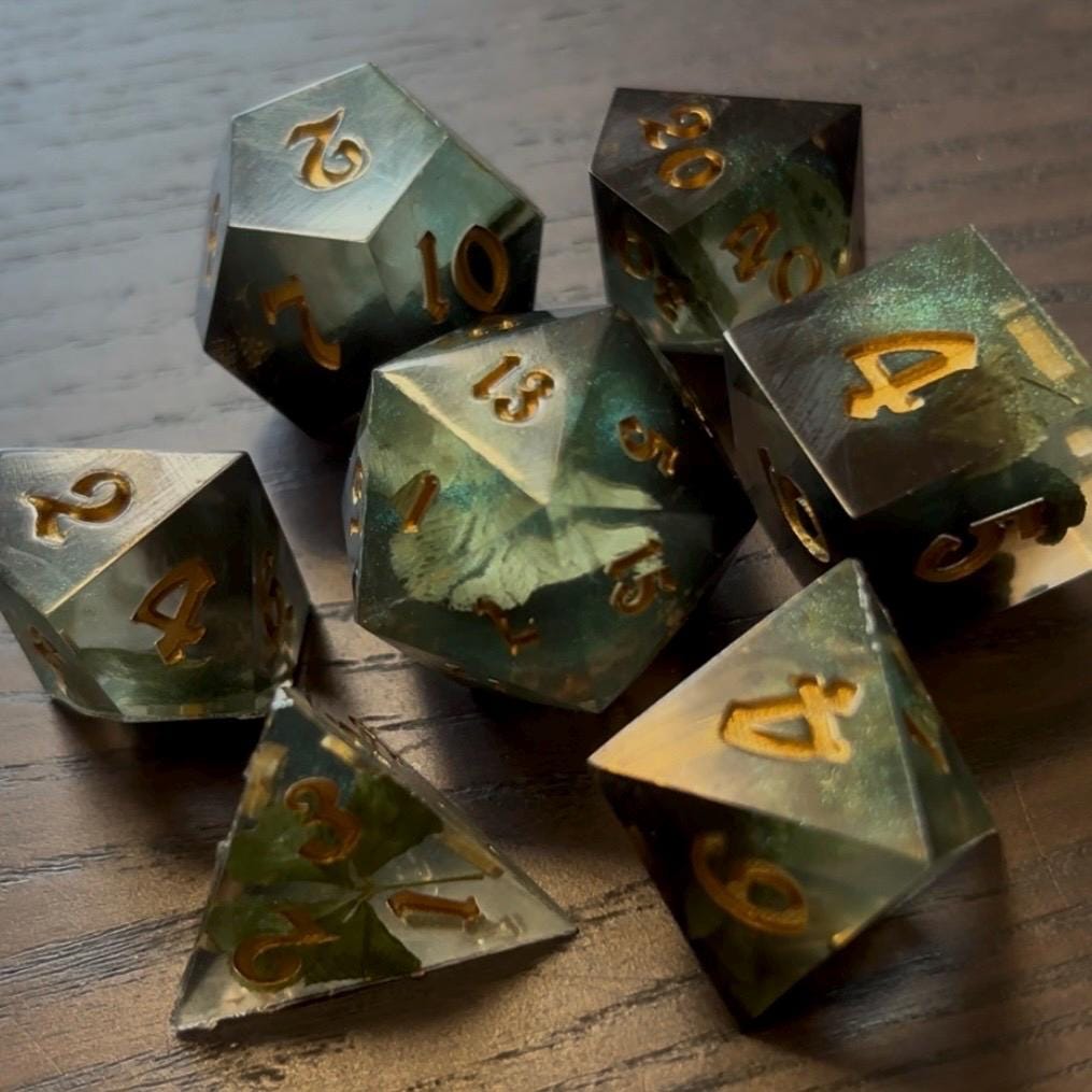 Hidden Luck Authentic Four-Leaf Clover Nature Druid 7 Piece Dice Set DND