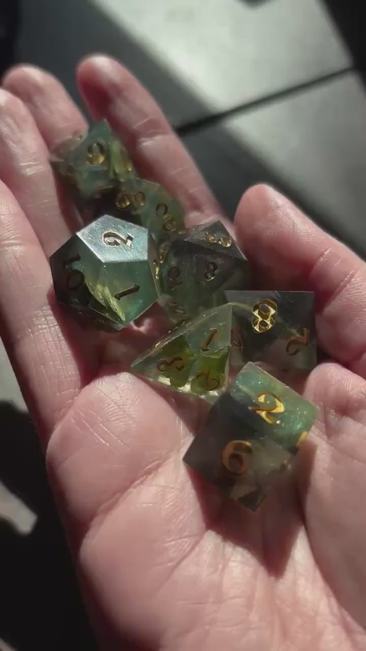 Hidden Luck Authentic Four-Leaf Clover Nature Druid 7 Piece Dice Set DND